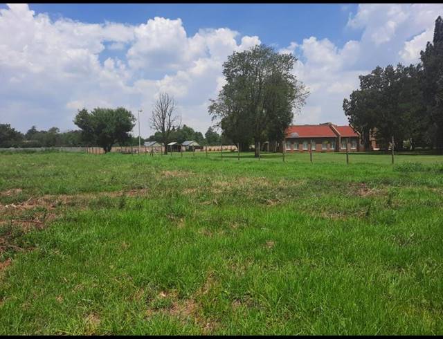 LAND FOR SALE IN HIGHBURY